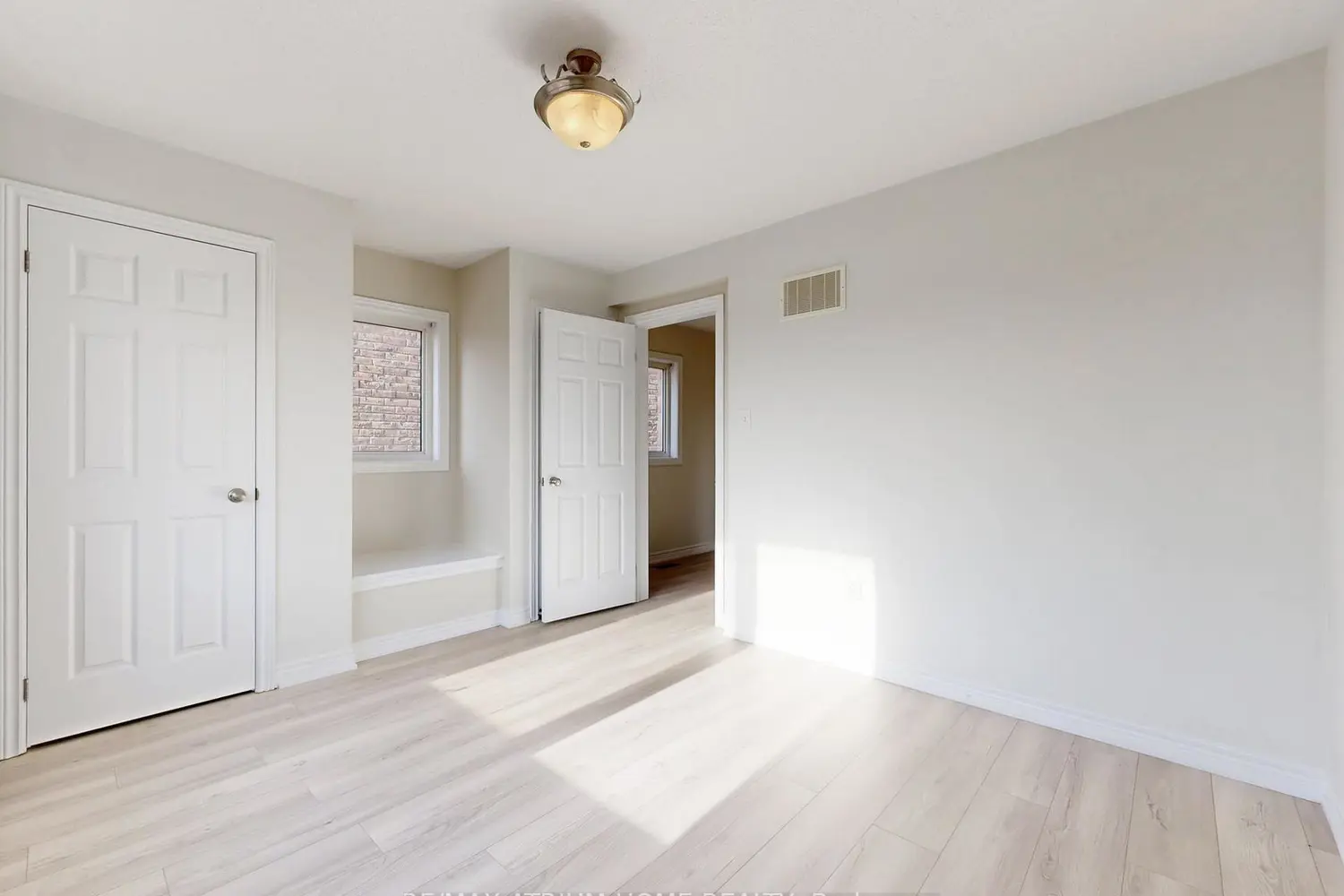 Additional image 11 of 17 Kawneer Terrace
