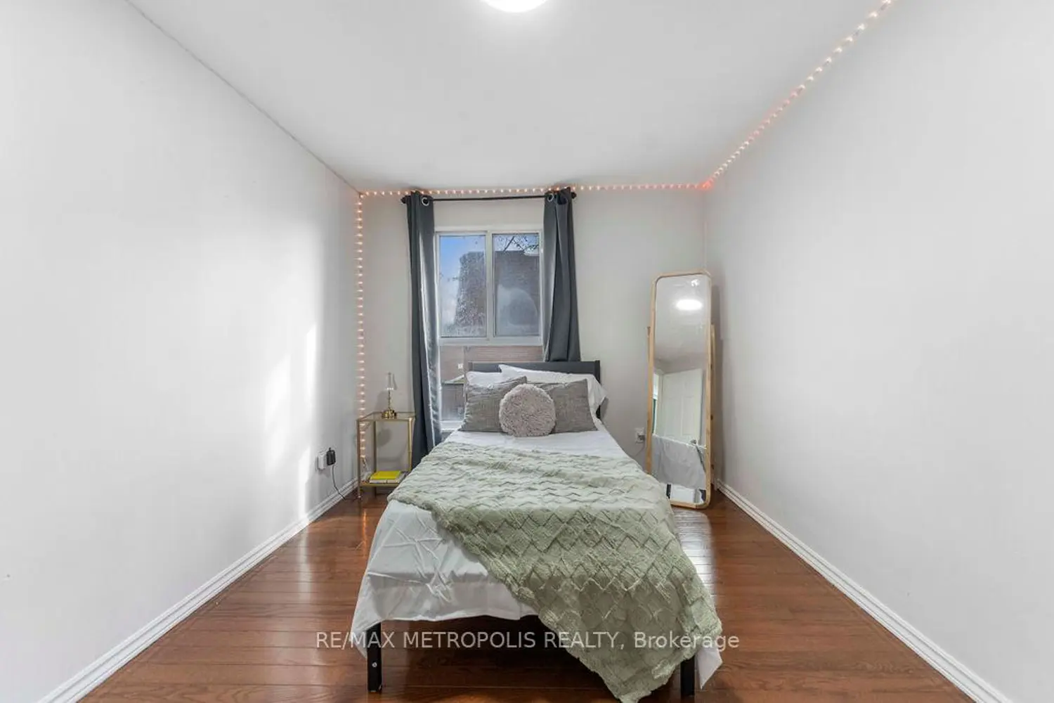 295 Fleetwood Crescent