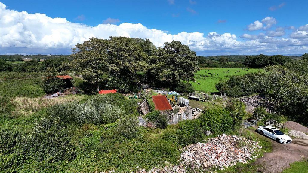 3 bed farm for salePengwern Common, Llethryd SA2 photo 2