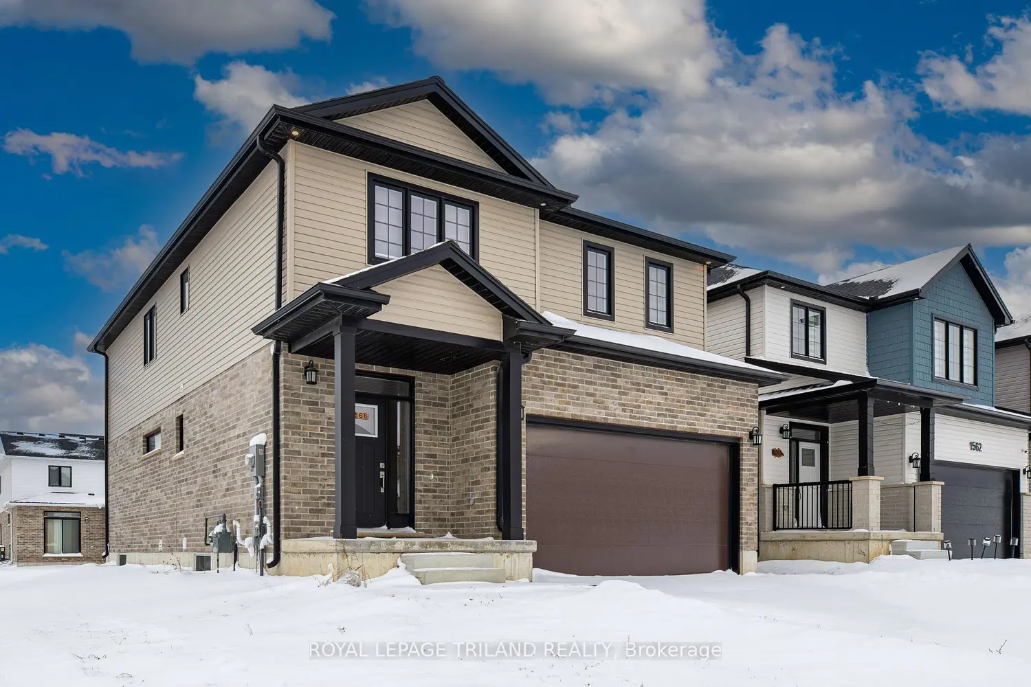 1566 Wright Crescent photo 2