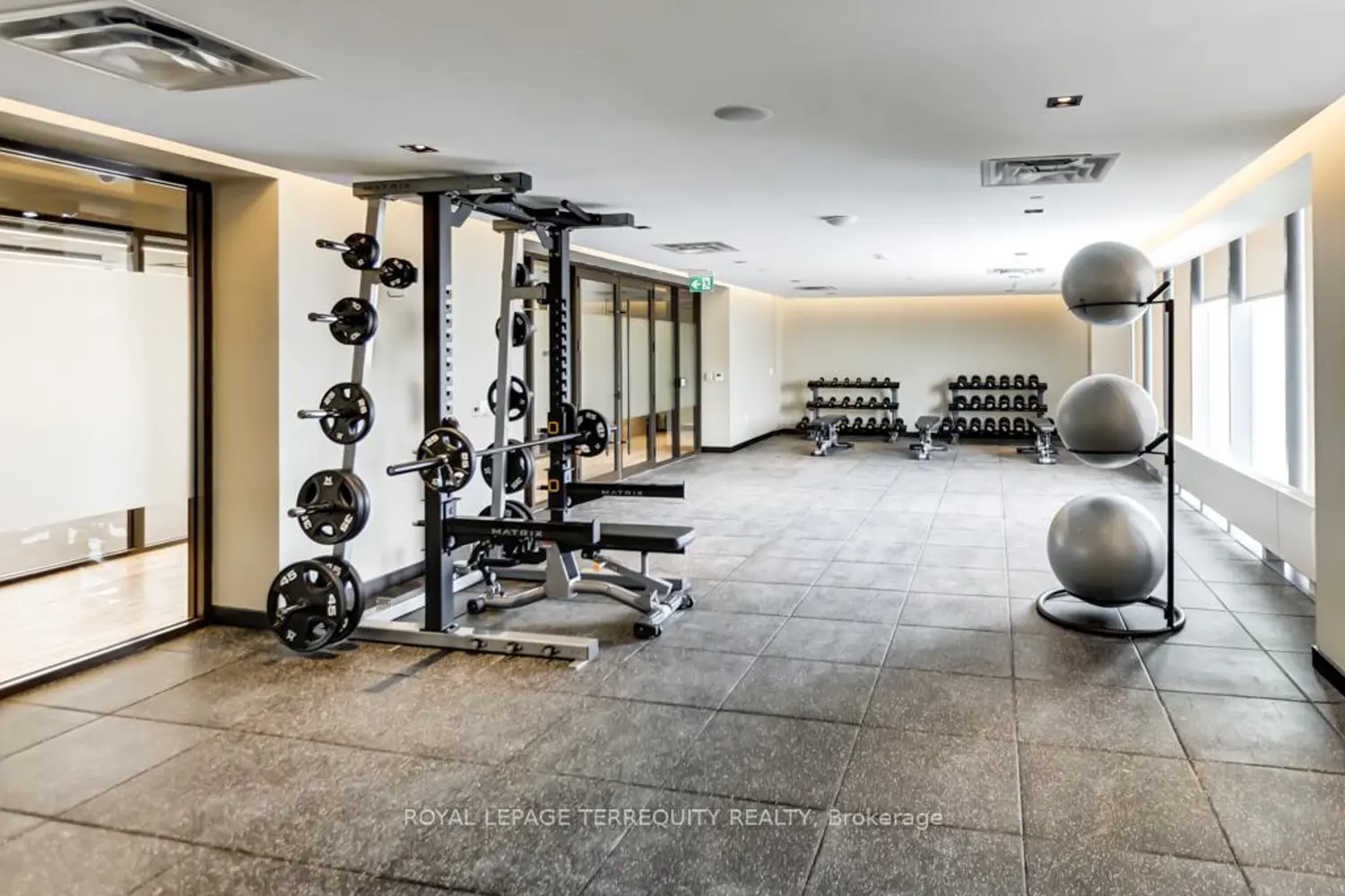 Additional image 20 of 38 Honeycrisp Crescent 607