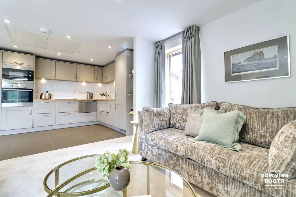 2 bed flat for saleMonks Close, Lichfield WS13 photo 3