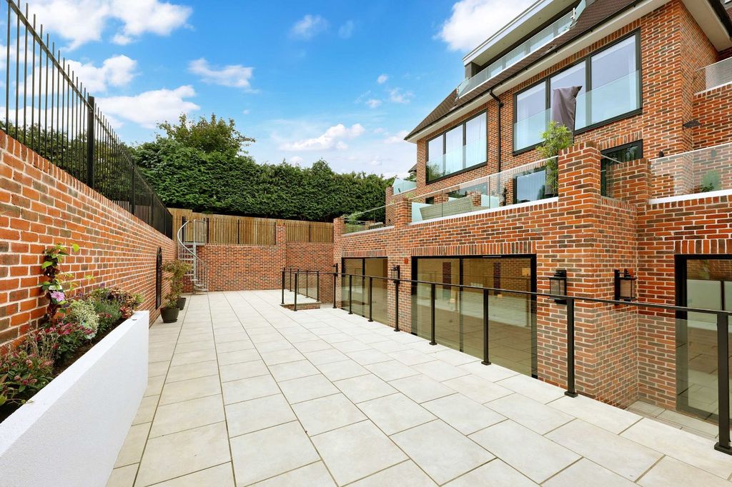 Additional image 2 of 2 bed flat for saleLedborough Lane, Beaconsfield, Buckinghamshire HP9