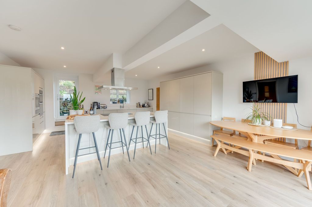 Additional image 11 of 4 bed detached house for saleManchester Road, Crosspool S10