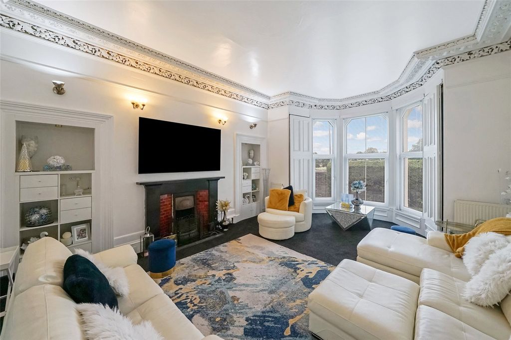 Additional image 5 of 6 bed detached house for salePark Avenue, Tillicoultry, Clackmannanshire FK13