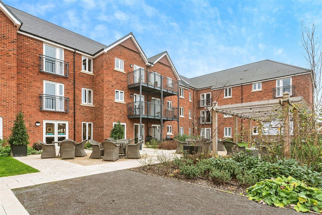 Additional image 6 of 2 bed flat for saleThe Moors, Thatcham RG19