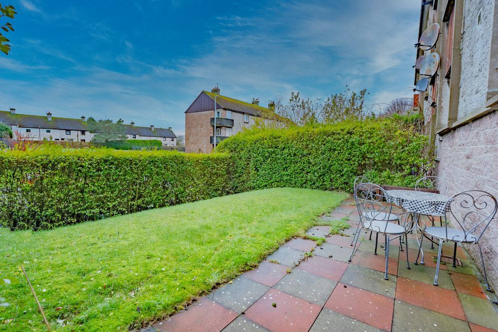 2 bed flat for saleCairngorm Drive, Aberdeen AB12