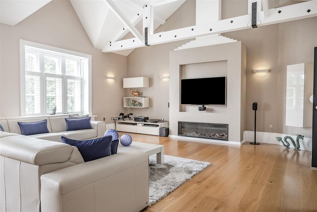 Additional image 9 of 3 bed flat for saleWoodland Way, Kingswood KT20