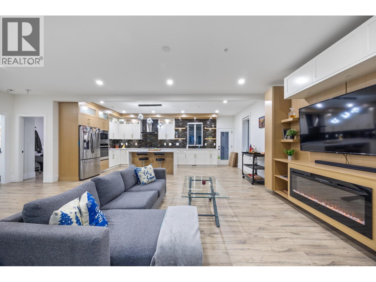 Upper 10500 MCVEETY STREET