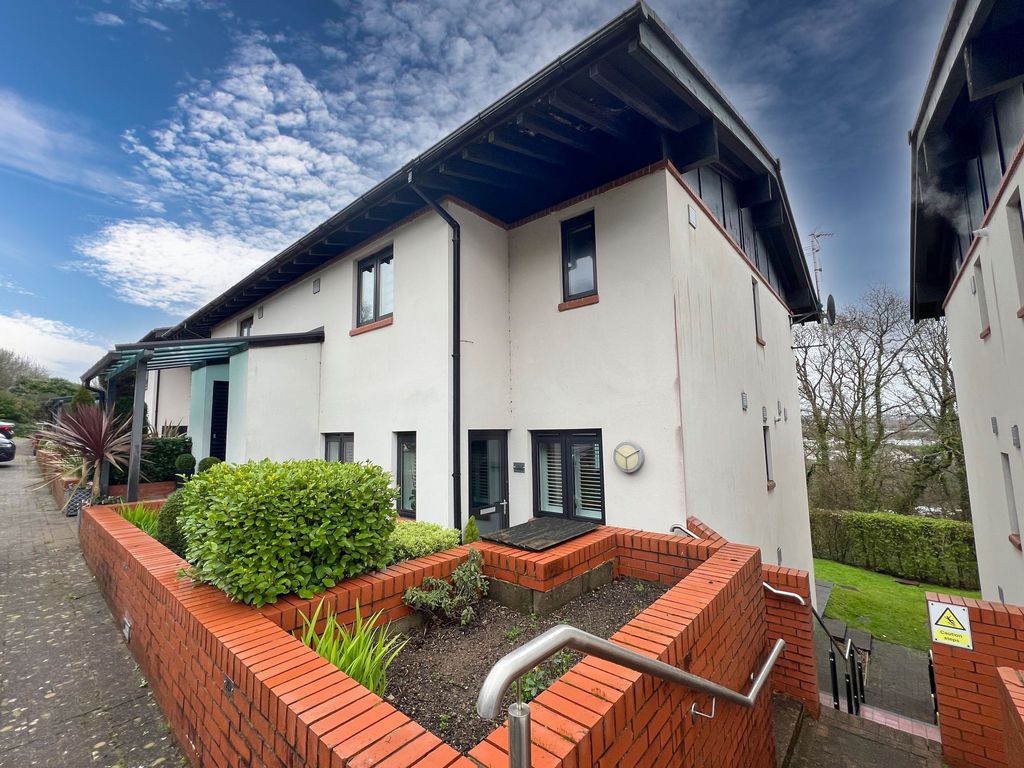 2 bed flat for saleWoodridge, Bridgend CF31