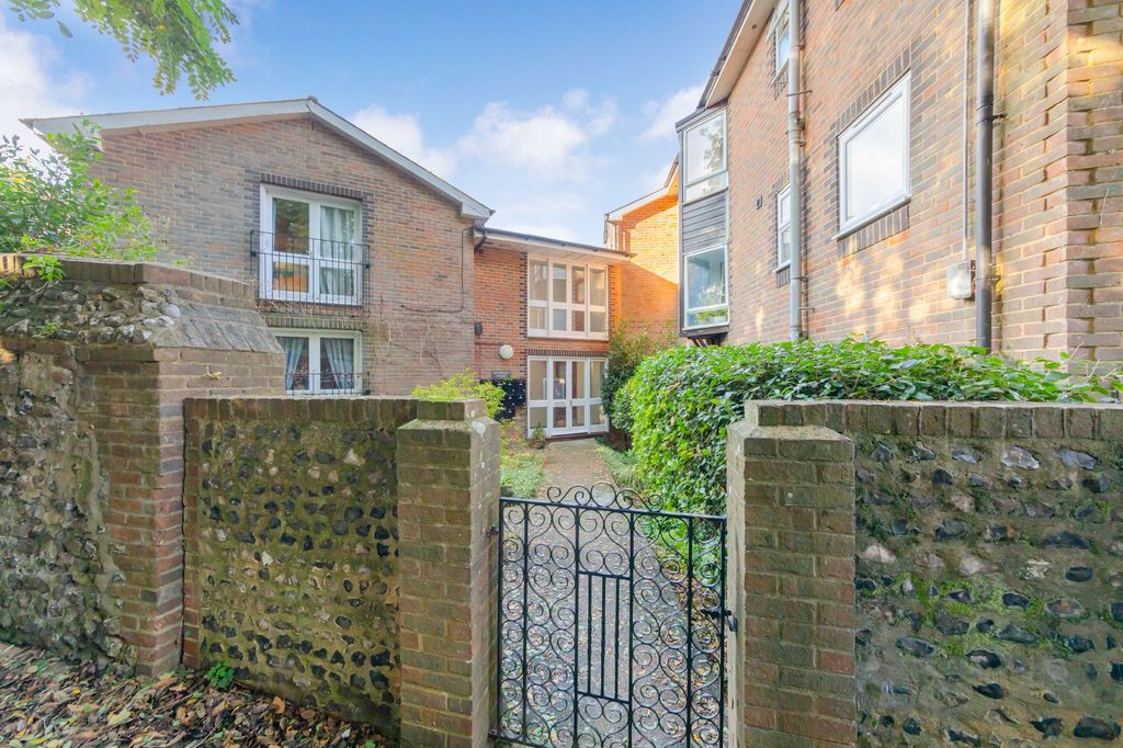 1 bed flat for saleBroomans Lane, Broomans Court Broomans Lane BN7