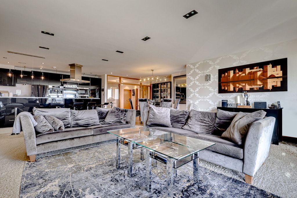 Additional image 3 of 2 bed flat for saleChalkwell Esplanade, Chalkwell SS0