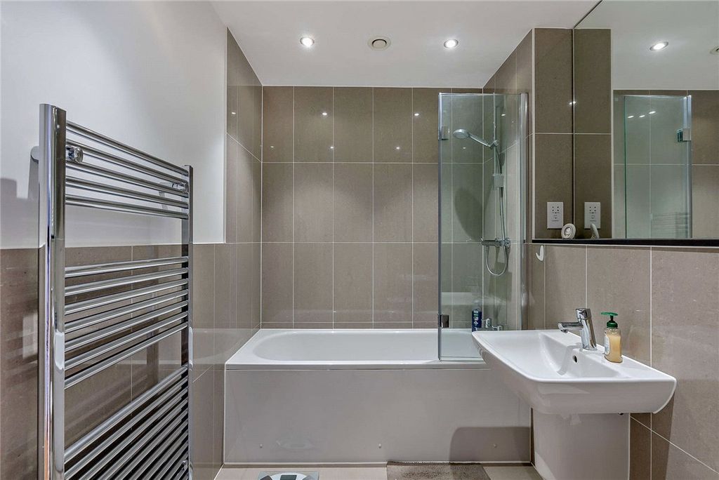 Additional image 13 of 2 bed flat for saleKingman Way, Newbury RG14