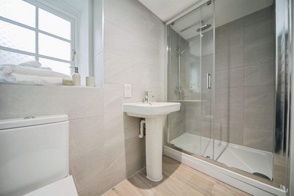 Additional image 14 of 2 bed flat for saleThe Old Hop, Hadleigh, Ipswich IP7