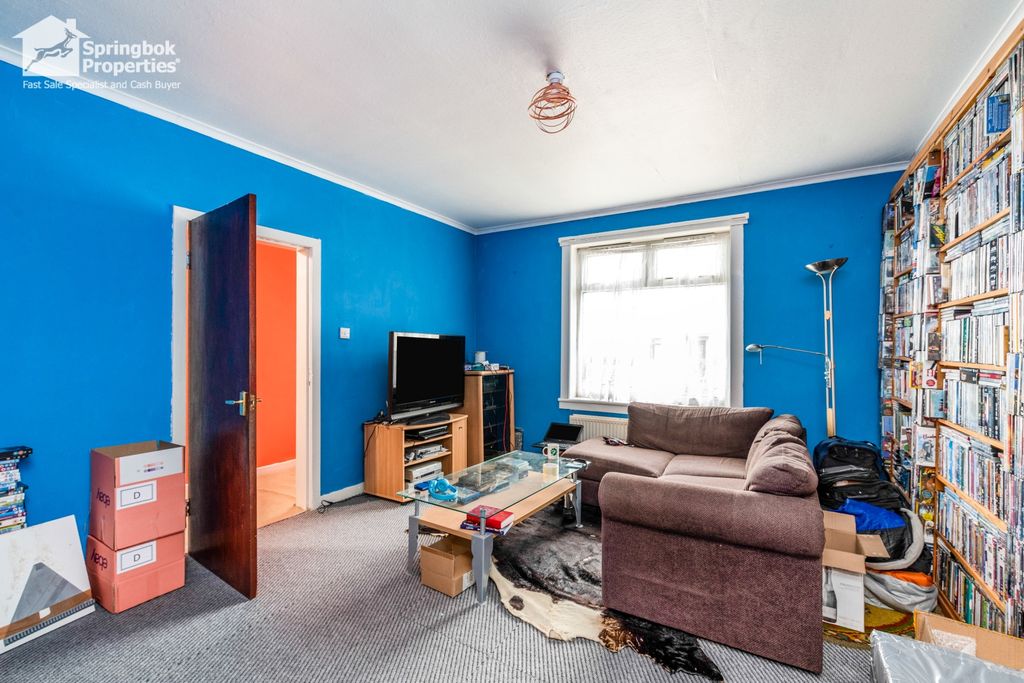 Additional image 3 of 2 bed flat for saleBroom Crescent, Ochiltree, Cumnock, Ayrshire KA18
