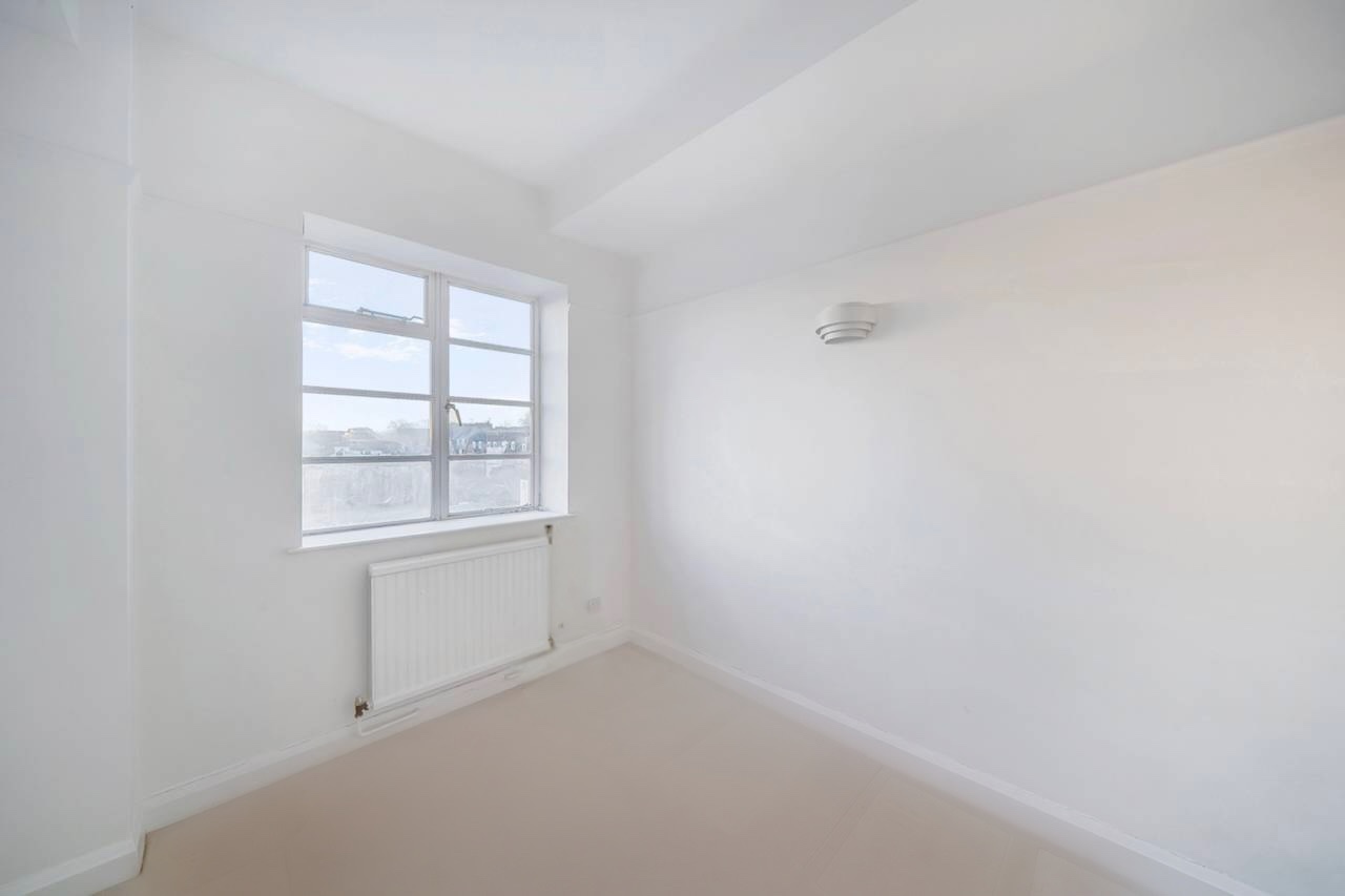 Additional image 3 of 2 Bed Flat, Winchester Court, W8, N1 7GU