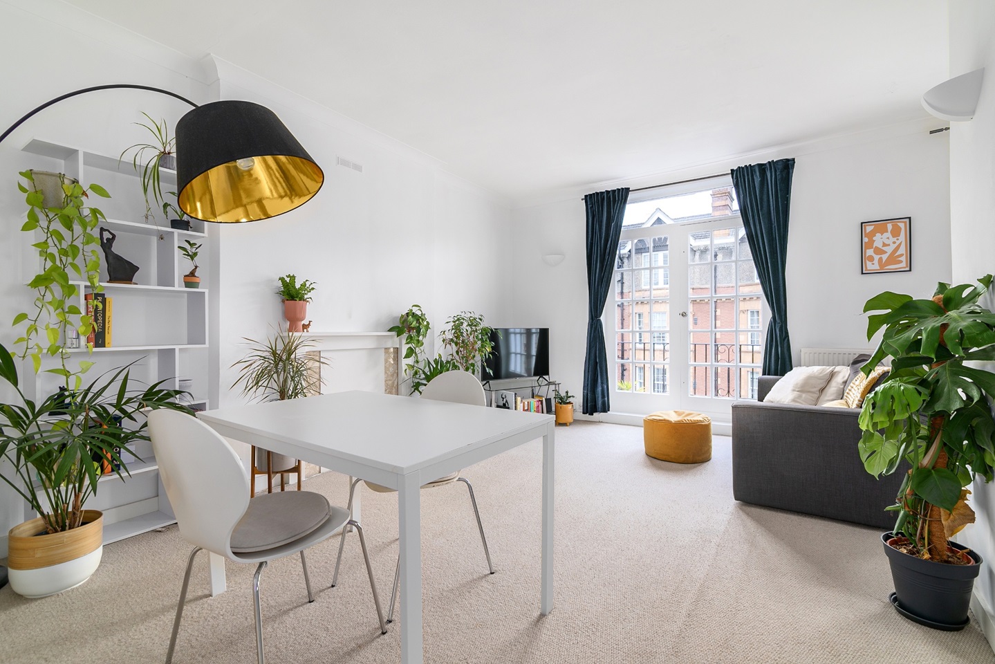 1 Bed Flat, Cromwell Crescent, SW5, N1 7GU