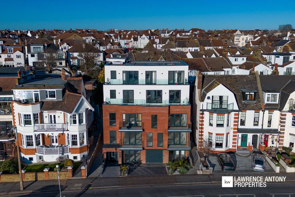 Additional image 14 of 2 bed penthouse for saleGrand Parade, Leigh-On-Sea SS9