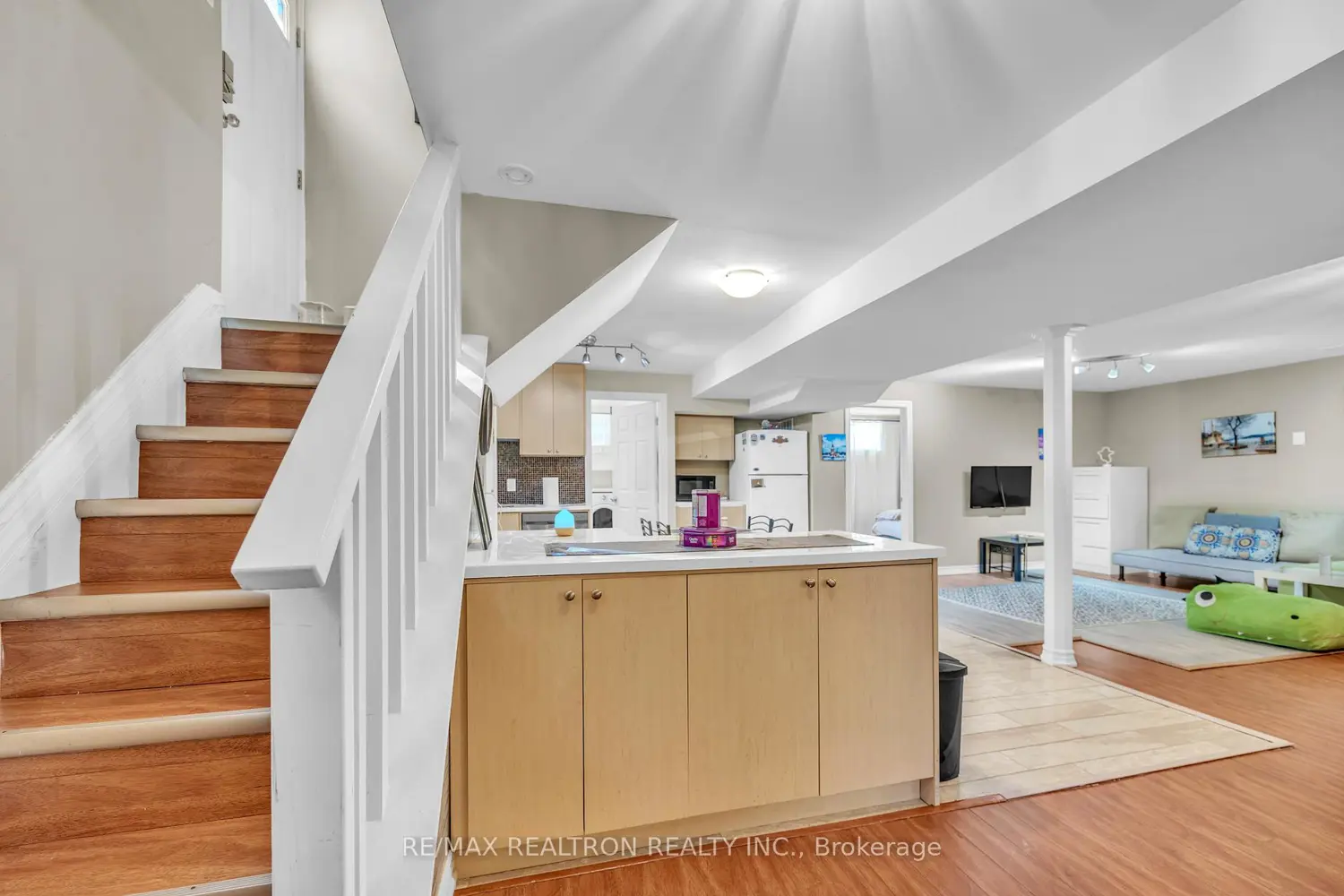 Additional image 12 of 926 Willowdale Avenue
