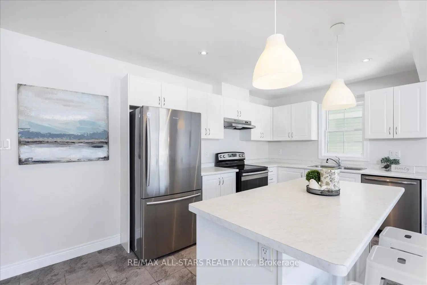 81 Douglas Drive photo 4