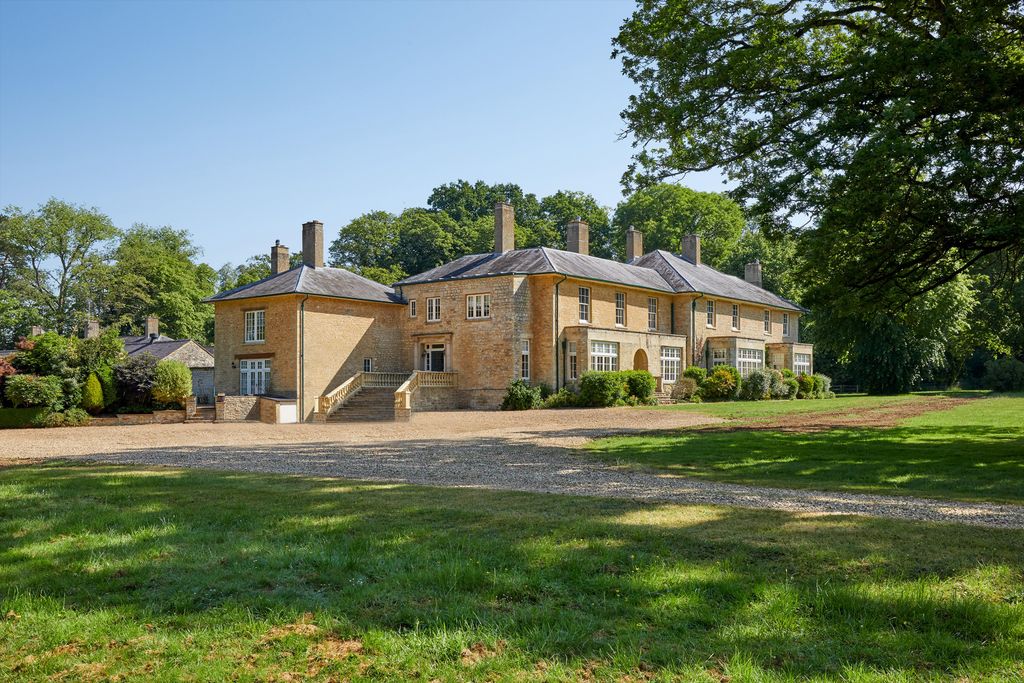 8 bed detached house for saleBuckinghamshire MK18