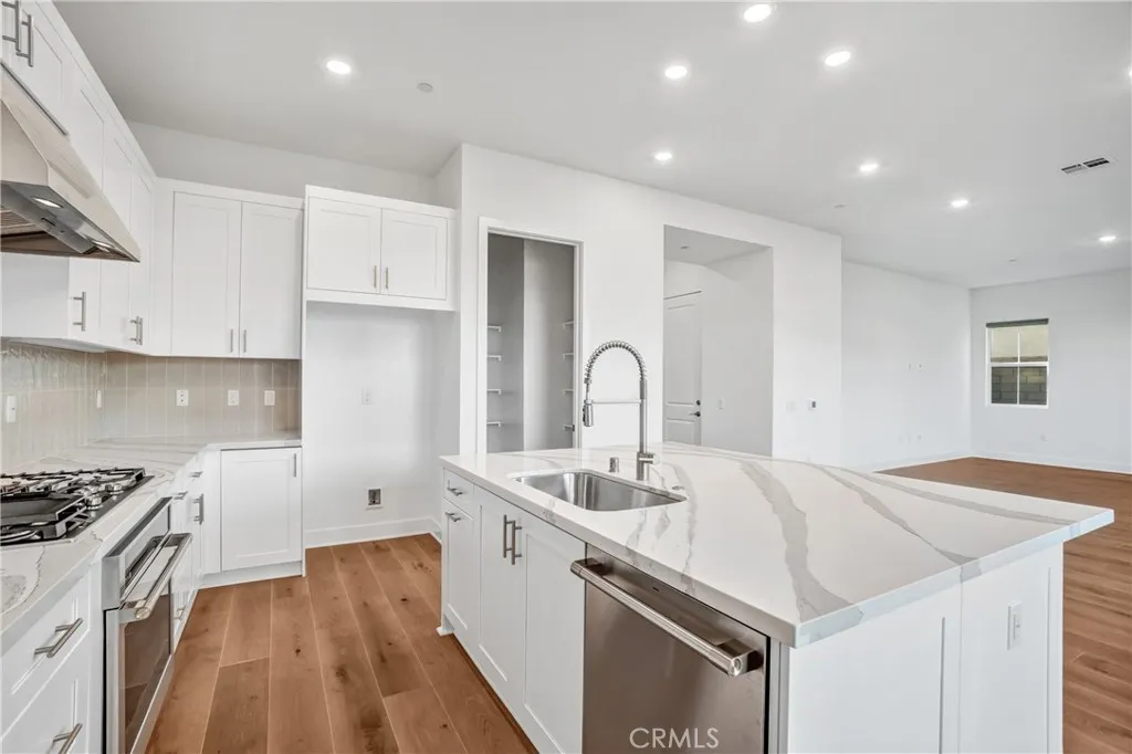 Additional image 9 of 102 Pansy, Irvine, CA 92618