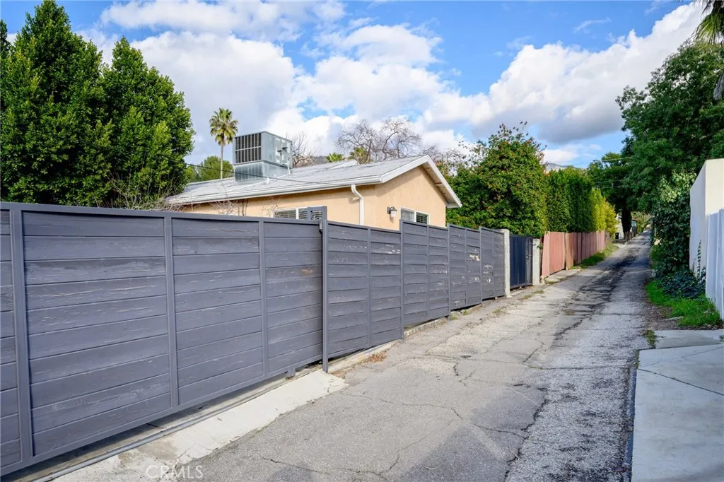 10604 Plainview Avenue, Tujunga, CA 91042