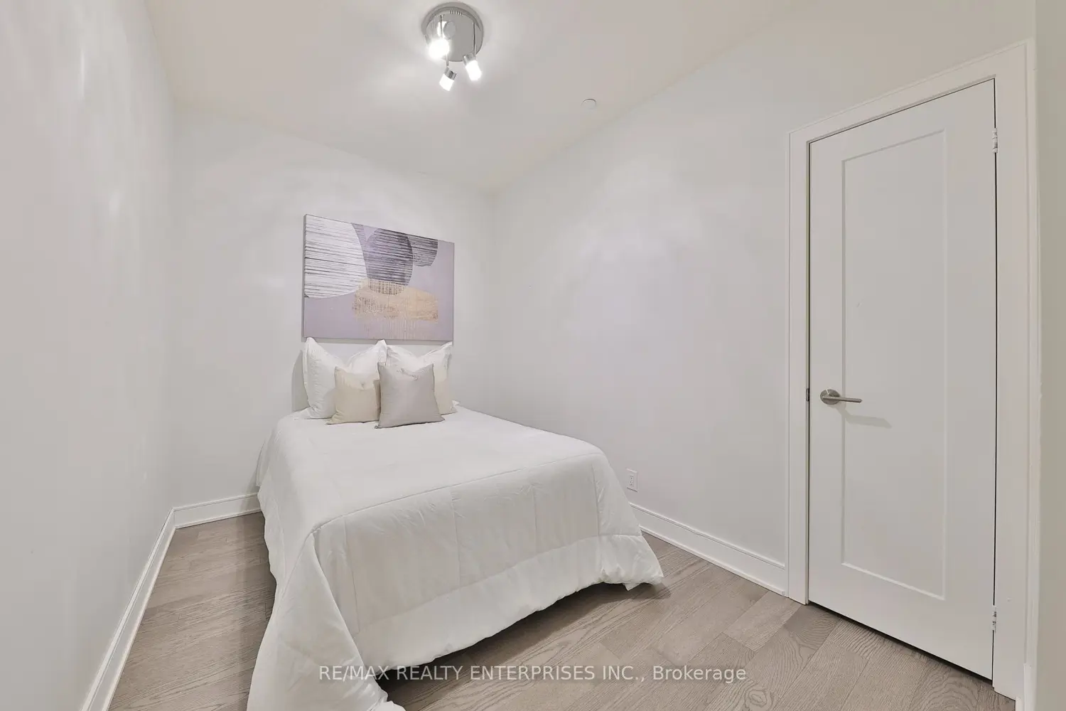 Additional image 15 of 1575 Lakeshore Road Gr17