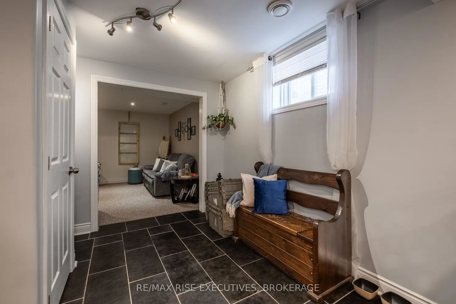 Additional image 6 of 1388 Ottawa Street