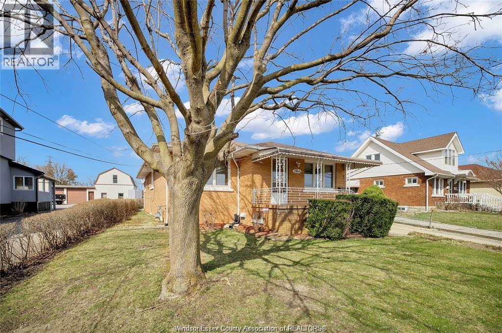 UPPER-2144 Grand Marais East, Windsor, ON, N8W1W2