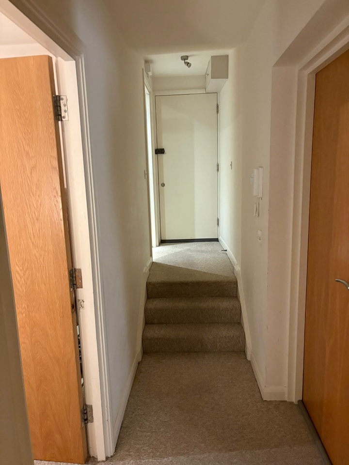 Additional image 11 of 2 Bed Flat, Garfield Mews, SW11, N1 7GU