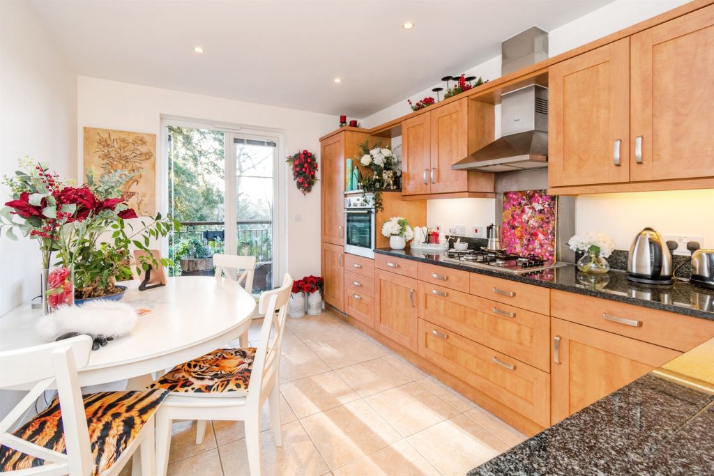 2 bed flat for saleProvidence Park, Southampton SO16 photo 4