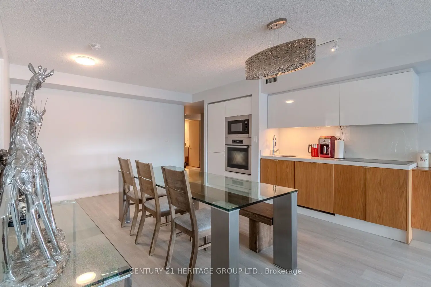 151 Dan Leckie Way 303