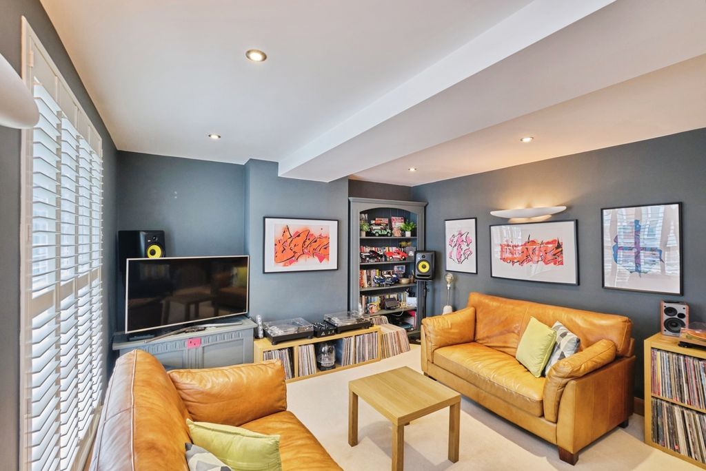 Additional image 5 of 2 bed flat for saleTamworth Street, Lichfield, Staffordshire WS13