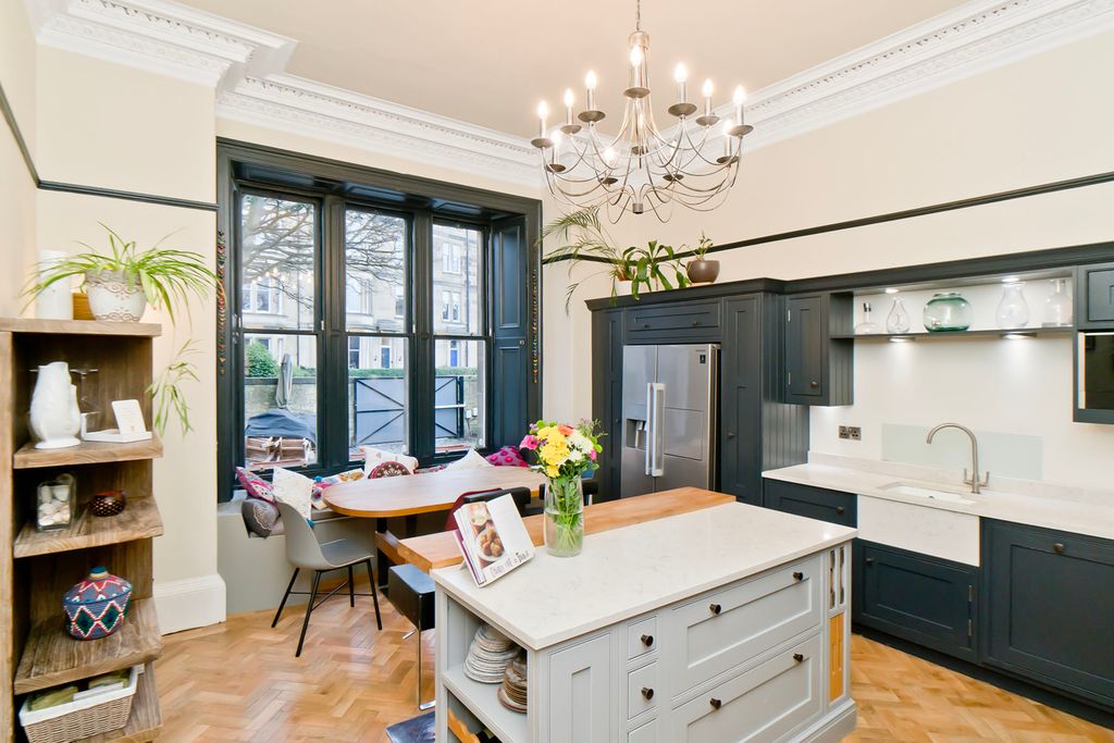 3 bed flat for saleMerchiston Crescent, Edinburgh EH10 photo 2