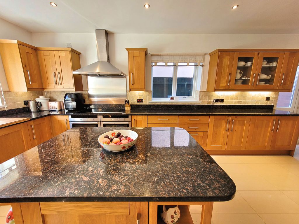 Additional image 15 of 5 bed detached house for saleSanderling Close, Rest Bay, Porthcawl CF36