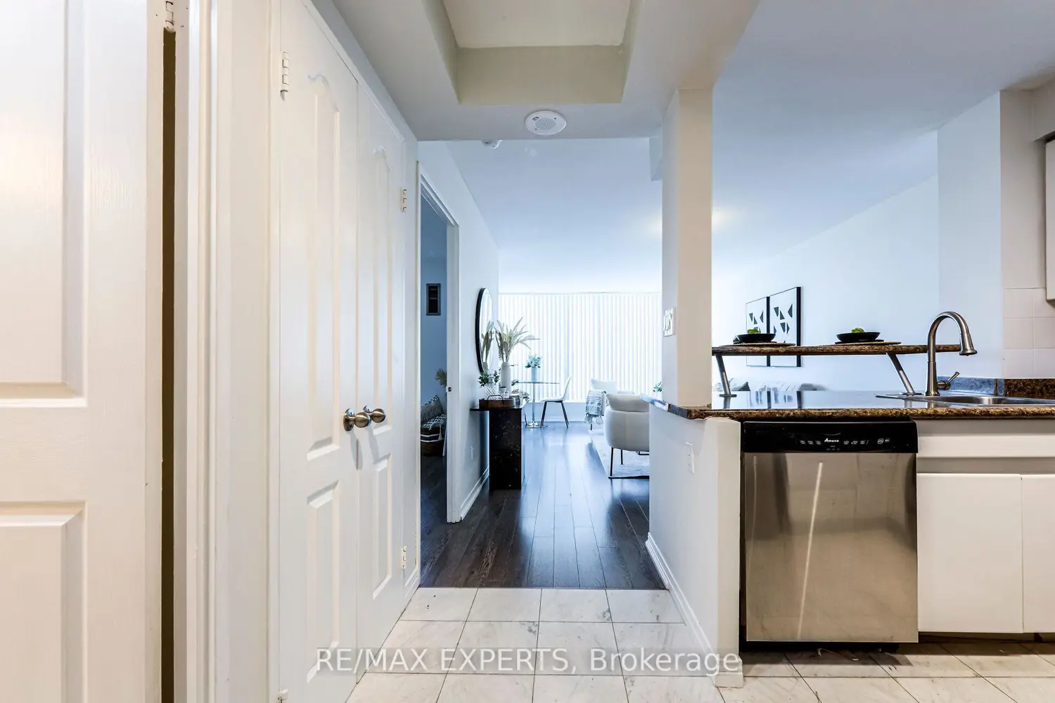 Additional image 6 of 942 Yonge Street 1006