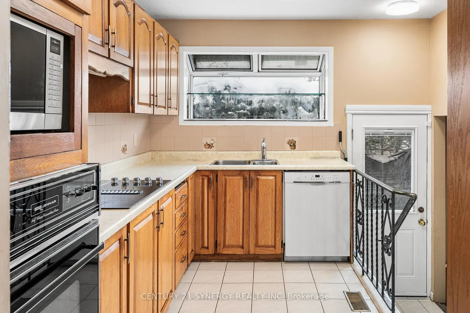 Additional image 4 of 2414 Joliffe Street