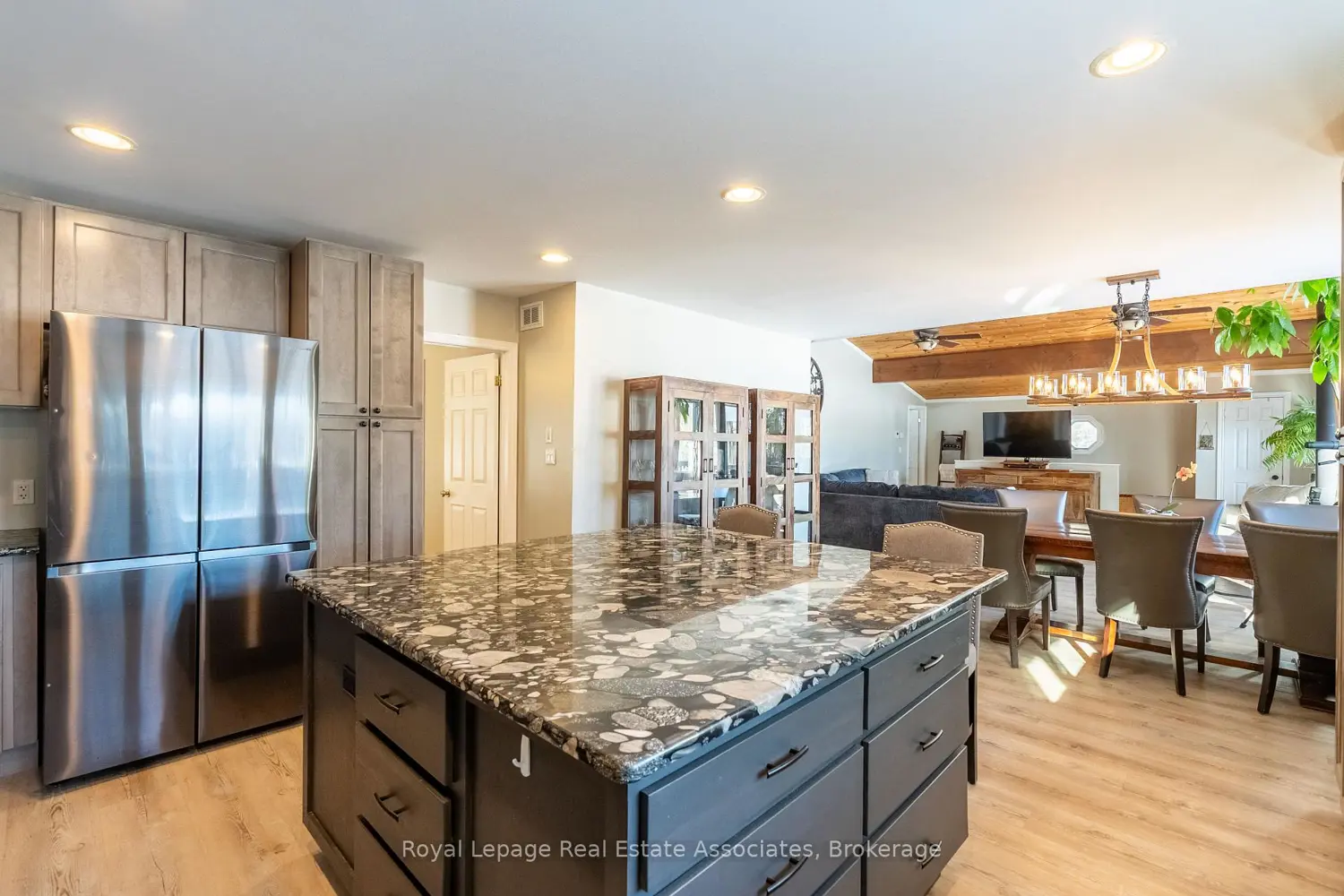 Additional image 6 of 196 Circle Road