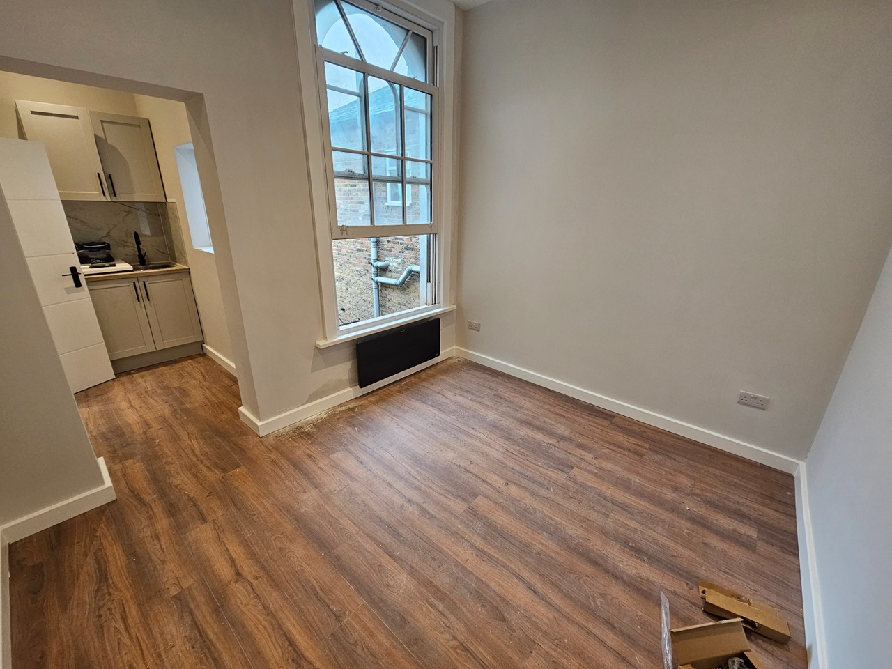 Additional image 4 of Studio Flat, Garfield Road, SW11, N1 7GU