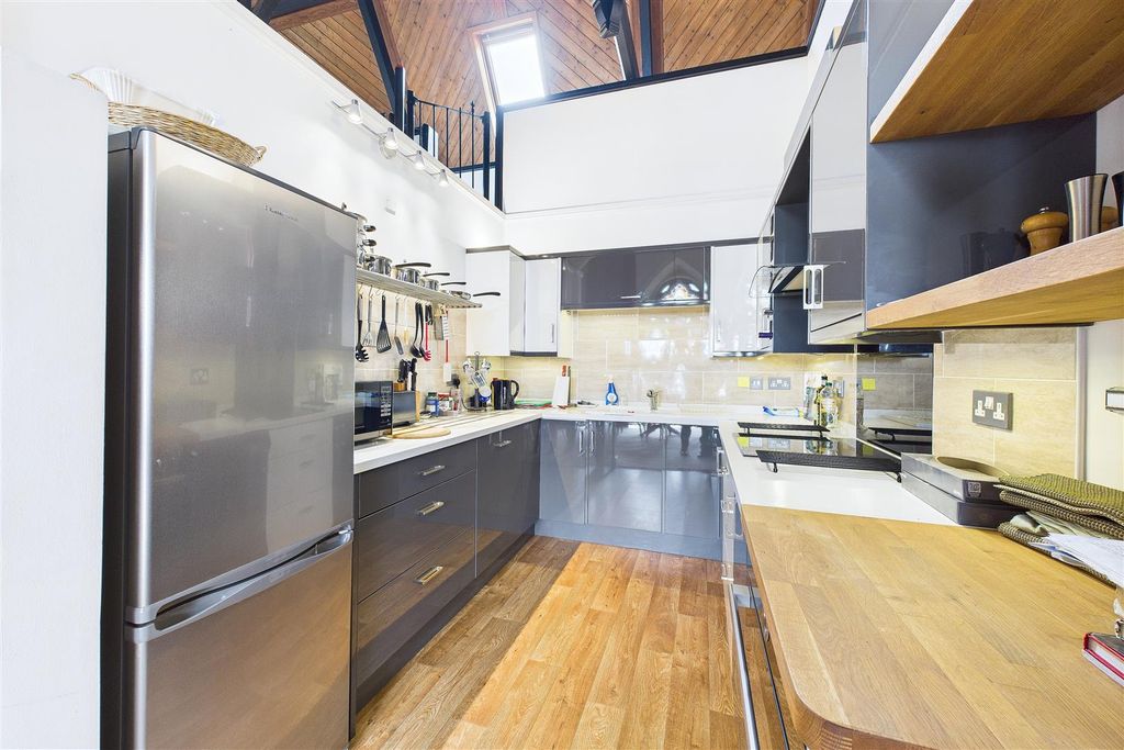 Additional image 3 of 2 bed flat for saleAdjacent To Hill Road, Clevedon BS21