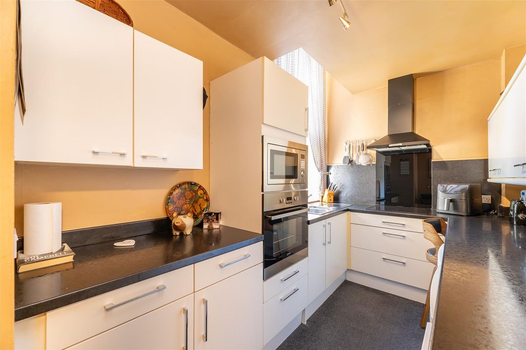 Additional image 4 of 2 bed flat for saleDeaconess Court, Queens Road, Ilkley LS29
