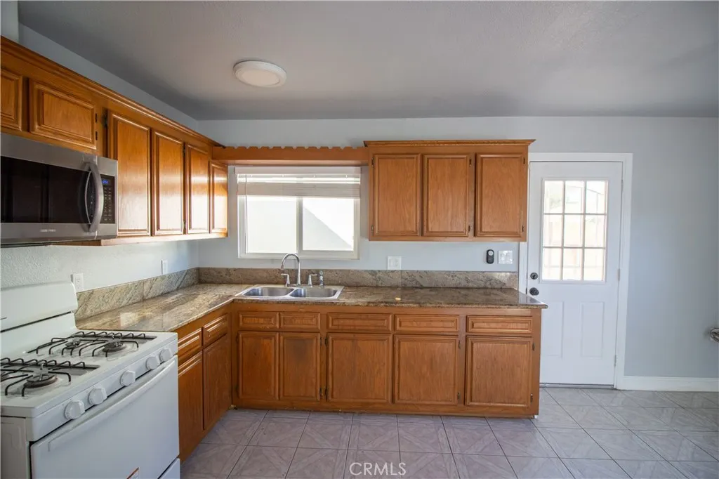 Additional image 5 of 1133 Circle City Dr, Corona, CA 92879