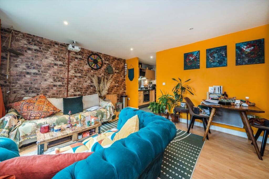 2 Bed Flat, London, E1, N1 7GU