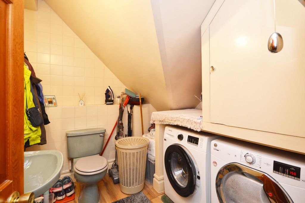 2 bed flat for saleBath Road, Bitton BS30 photo 5