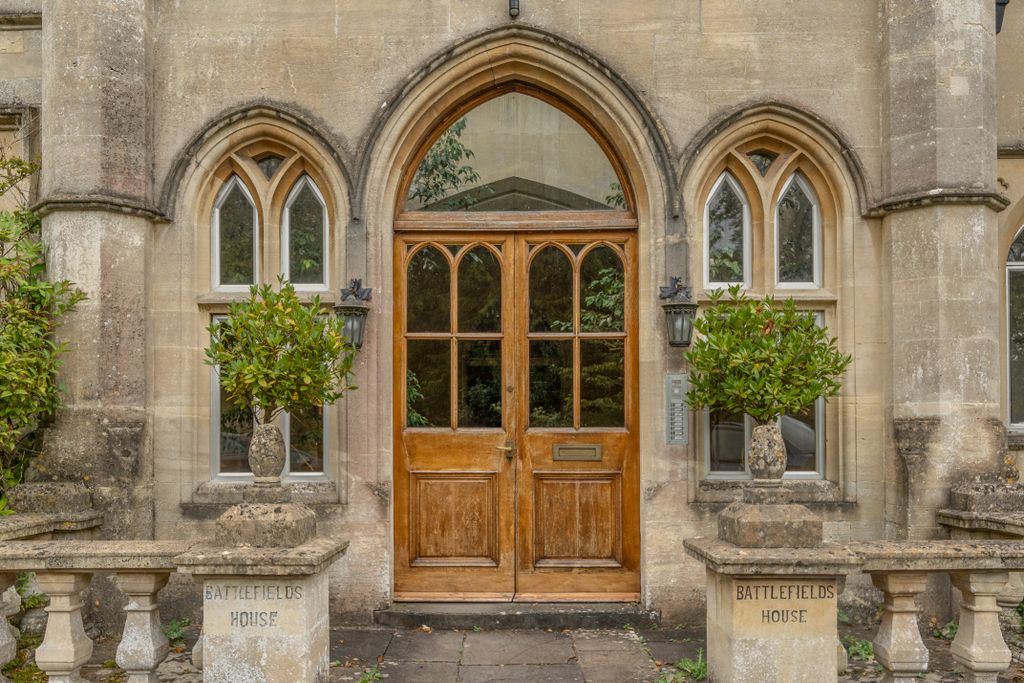 2 bed flat for saleBattlefields, Lansdown, Bath BA1 photo 3