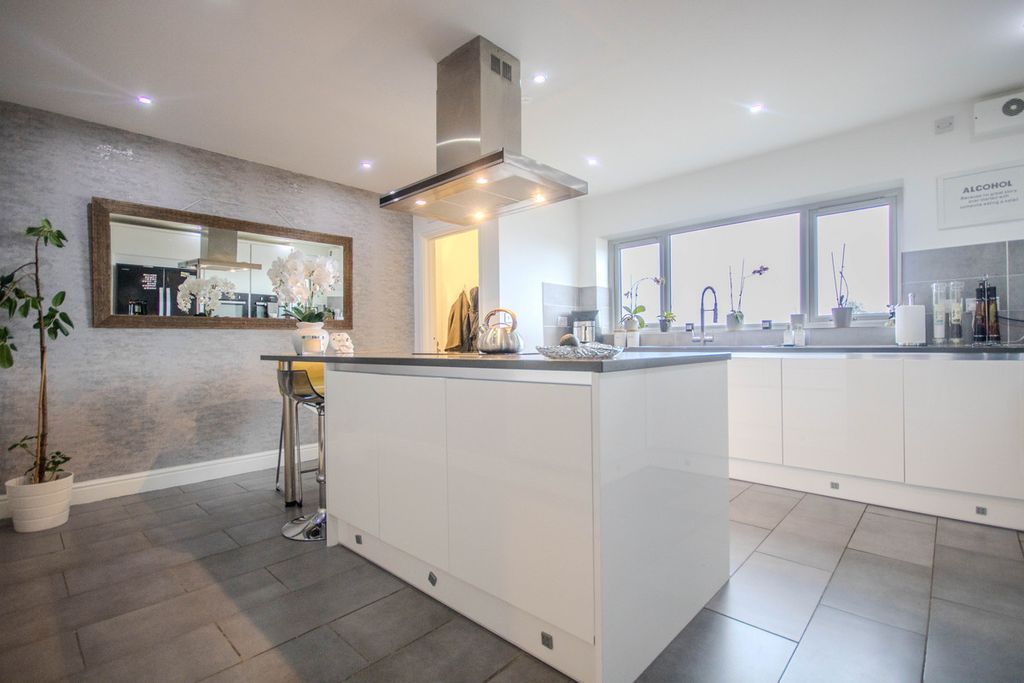 Additional image 10 of 6 bed detached house for saleClos Maes Mawr, Caerphilly CF83