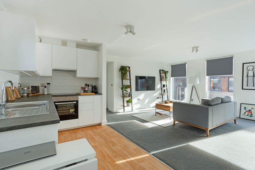 Additional image 5 of 2 bed flat for saleBewick Mews, Hungerford RG17