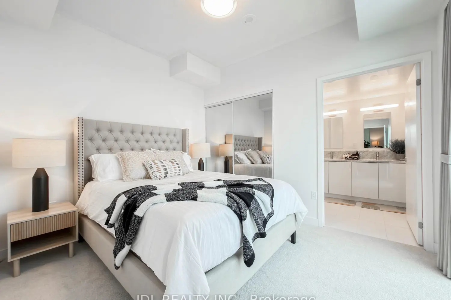 Additional image 9 of 238 Simcoe Street 3709