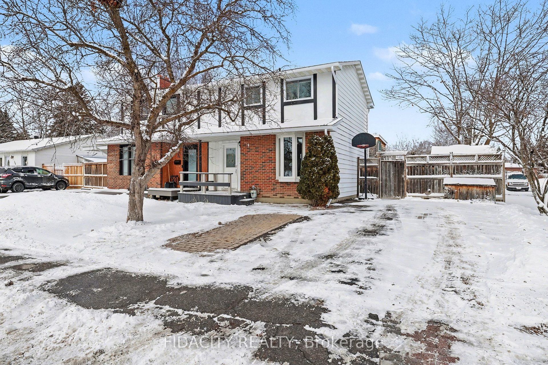 28 Glamorgan Drive, Ottawa, ON, K2L 1P9